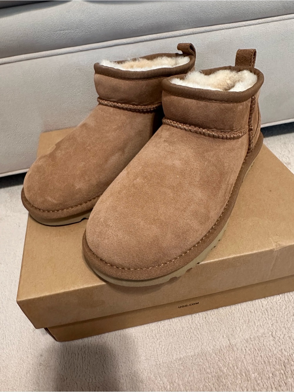 New UGG Classic Ultra Mini Boots Chestnut Size 7 in box